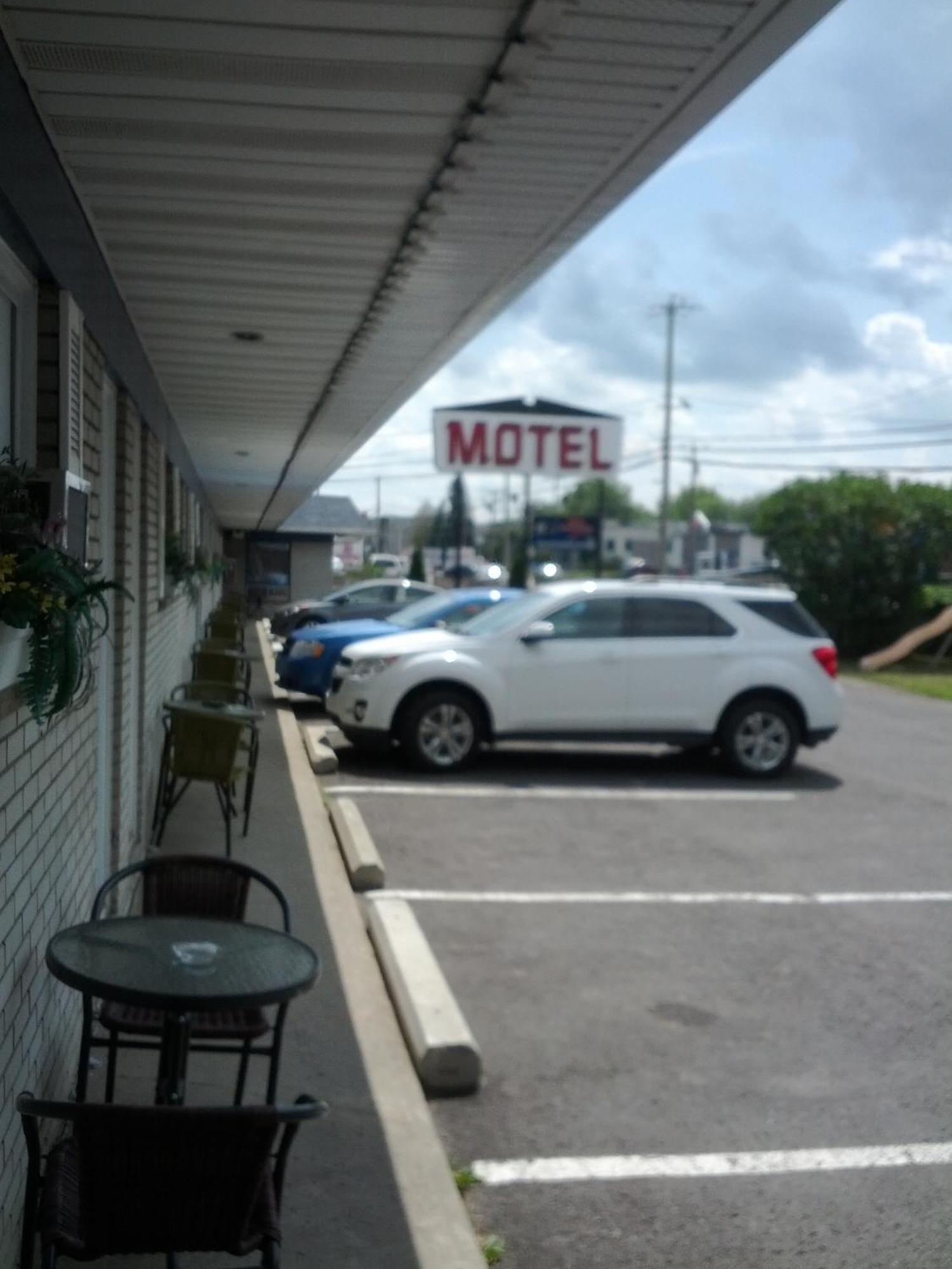 Motel Montgolfiere Jp Saint-Jean-sur-Richelieu Exterior photo