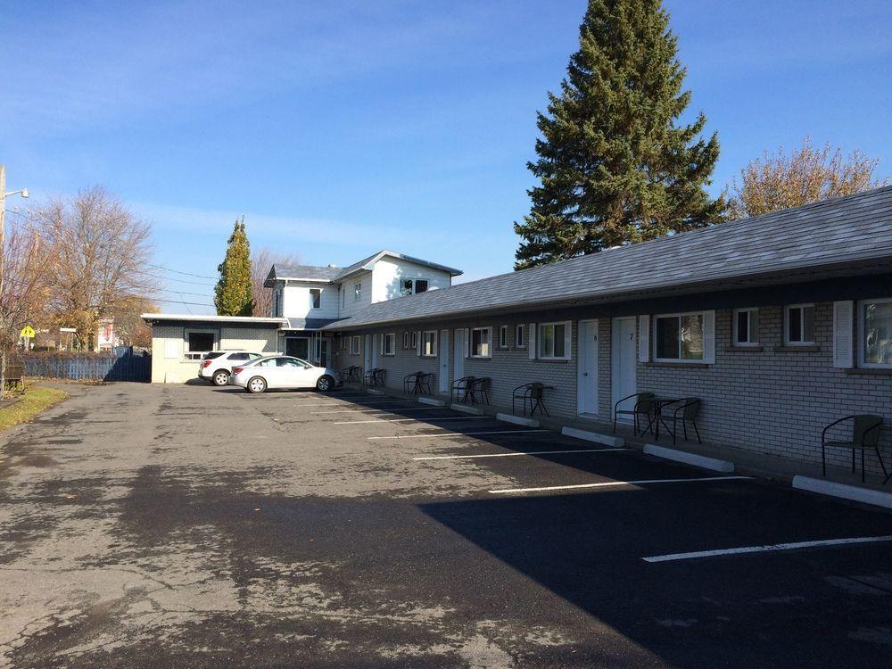 Motel Montgolfiere Jp Saint-Jean-sur-Richelieu Exterior photo
