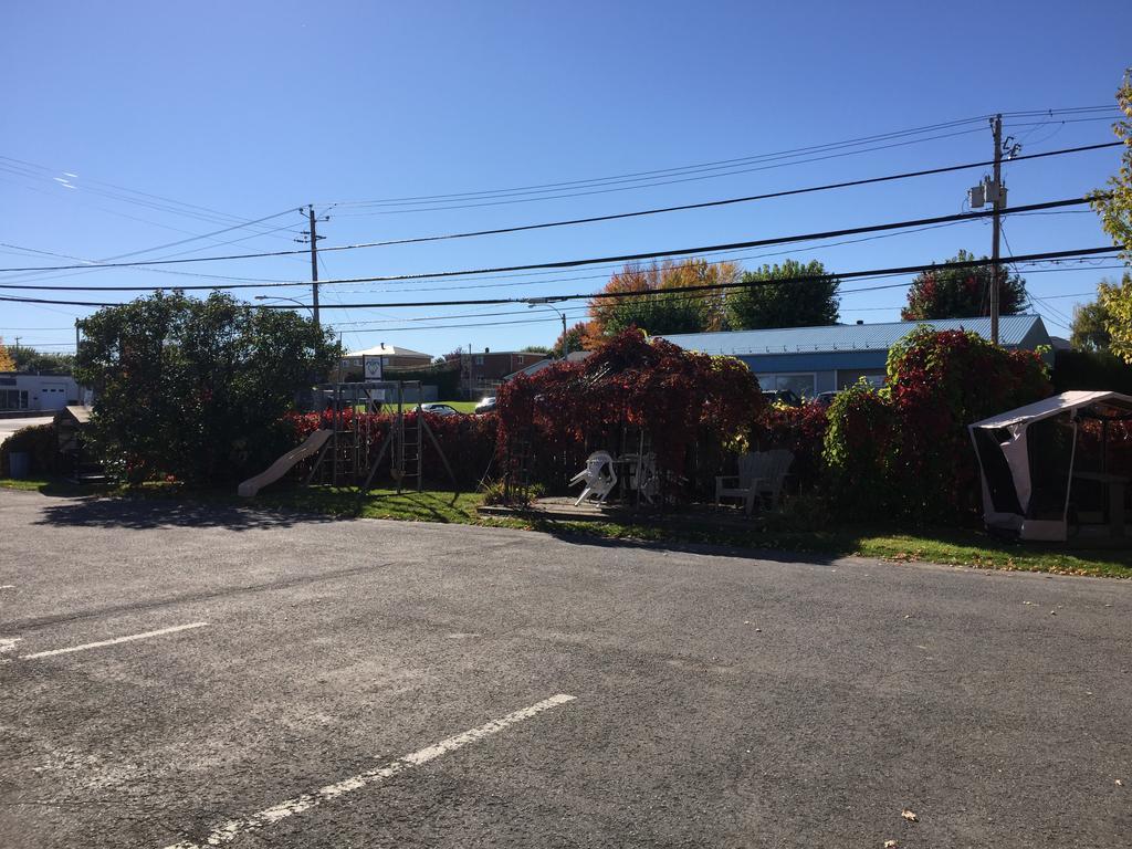 Motel Montgolfiere Jp Saint-Jean-sur-Richelieu Exterior photo